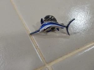 Vintage Ocean City Maryland Blue Marlin Lapel Pin Souvenir Tourist - Picture 1 of 2