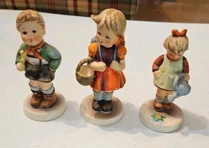 LOTE 3 FIGURAS GOEBEL HUMMEL, Trompet Boy, School Girl, Little Gardner, W. Ger - Imagen 1 de 10