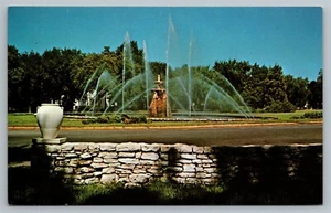 The Meyer Circle Fountain Kansas City MO Seahorse postal cromada de colección sin publicar - Imagen 1 de 2