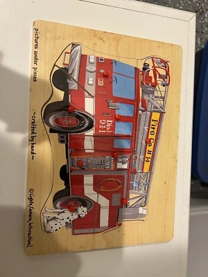 Головоломка Melissa & Doug Firetruck Lights Camera Interaction Pictures Under Pieces - Изображение 1 из 4