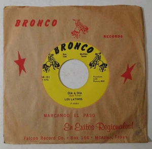 LOS LATINOS Dia A Dia, Solito Y Triste BRONCO 45 RPM 151 nice! latin ranchera - Foto 1 di 4