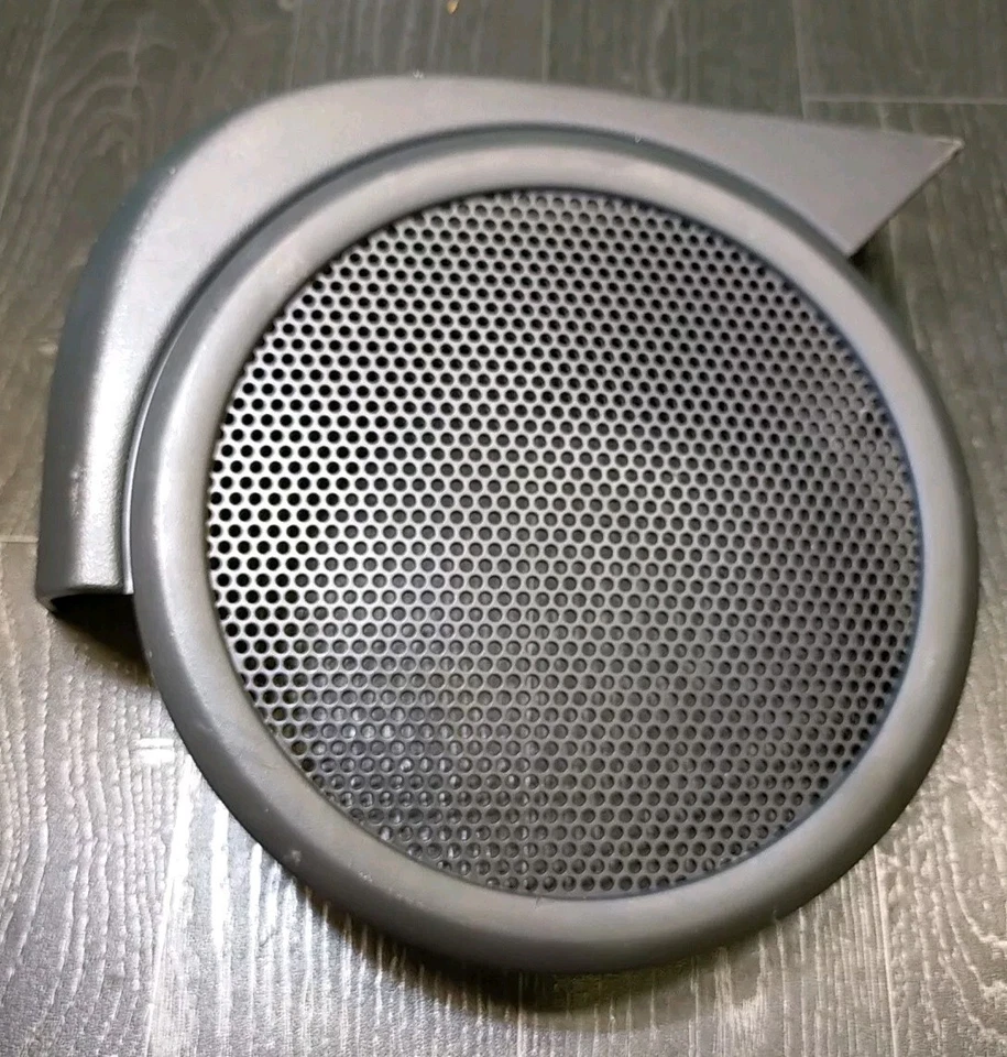 DOOR SPEAKER TRIM COVER JEEP PATRIOT  REAR RIGHT GRILLE 1AW74TRMAA USED PART - Image 1 of 4