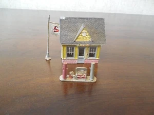 VINTAGE HO Structure/ Gas Station/1 Buildings And Sign W/ Gas Pumps - Picture 1 of 4