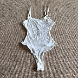 Kim Kardashian Skims Bone Sommer Netz Riemen Body, Größe Medium Neu mit Etikett - Bild 1 von 4