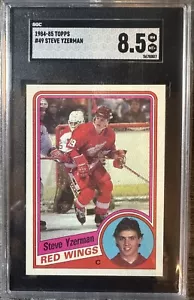 1984 TOPPS #49 STEVE YZERMAN ROOKIE CARD RED WINGS SGC 8.5 - Picture 1 of 2