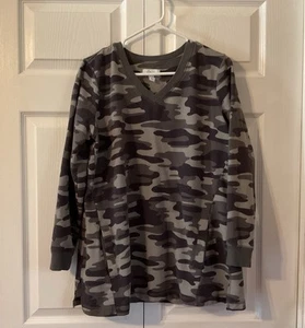 Denim & Co. Active Women’s Gray Camo Tunic V-Neck Sweatshirt Pockets - Size M - Picture 1 of 6
