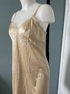 Vintage 70s Silky Antron III Nylon Vanity Fair Nightgown Lingerie Size 34 USA - Picture 1 of 8