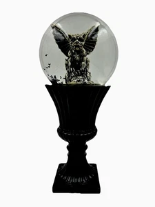 Gárgola Globo de Nieve Murciélago Gótico Estatuilla Pedestal Base Halloween Horror Usado - Imagen 1 de 8