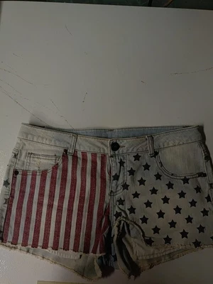 Pantalones cortos Xhilaration talla 11 bandera americana Foto 1 de 4