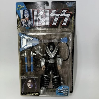 Figura de acción McFarlane Toys Ace Frehley KISS Ultra guitarra transforma LEER 2 Foto 1 de 4