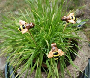 3 kleine Bienen KERAMIK - Rosenkugel Handarbeit -DEKO naturfarbig Gartenstecker - Bild 1 von 3