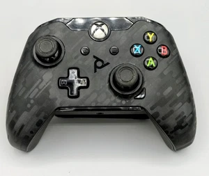 Xbox One WiredController, Black  - Picture 1 of 3