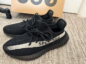 Adidas Yeezy Boost 350 V2 Core usate nere bianche BY1604 Oreo taglia 9 US - Foto 1 di 7