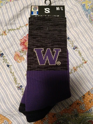 BRAND NEW! WASHINGTON HUSKIES ADULT M/L STRIDELINE CREW SOCKS! Cover