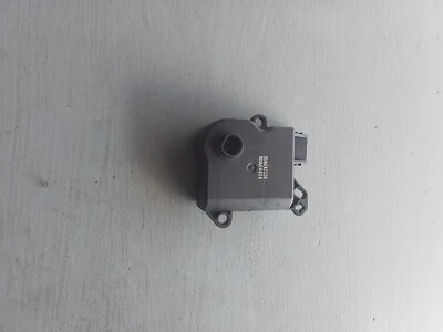 2005 -15 Nissan Armada Air Flap Actuator Main - Image 1 of 2