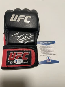 Khamzat Chimaev signierter UFC Handschuh BECKETT BAS COA BORZ Auto IP handsigniert kk - Bild 1 von 5