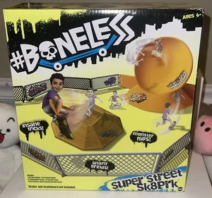 Playset Boneless Super Street Sk8Prk 28 pezzi tastiera NUOVO SIGILLATO A70 - Foto 1 di 5