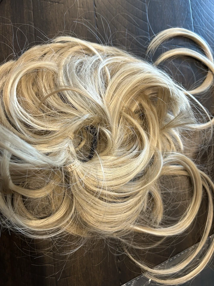 Poni moño desordenado rubio, peluca nueva en bolsa Foto 1 de 4