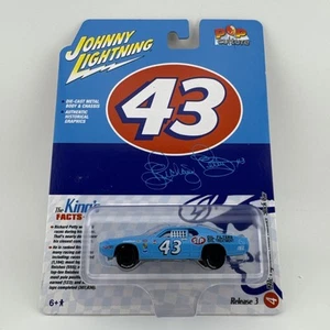 Johnny Lightning 1:64 1972 Plymouth Road Runner Stock Car #43 Richard Petty STP - Picture 1 of 3