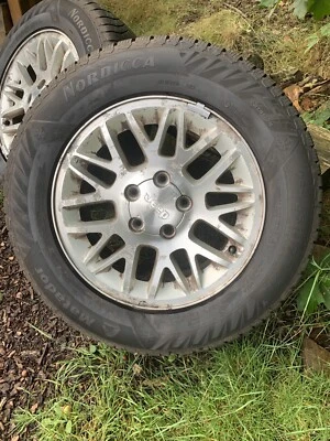 Jeep Grand Cherokee  Satz Kompletträder Winter 235/65R 17 108 - Bild 1 von 4