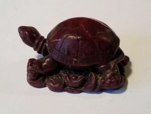 Statuetta Vintage Cinese Feng Shui Tartaruga/Tartaruga Fuso/Resina Stampata Rosso Mini - Foto 1 di 9