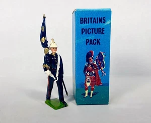 BRITAINS #1354B Lead Toy Soldier ROYAL MARINES OFFICER WITH FLAG, PICTURE PACK - Picture 1 of 2