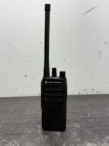 Motorola AAH87JDC9JA2AN CP100d Analog/Digital VHF 16Ch 5W  136-174 MHZ - A439 - Picture 1 of 7