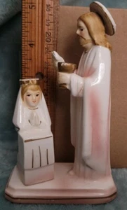 FIGURA VINTAGE DE CERÁMICA DE JESÚS DANDO 1ª COMUNIÓN A NIÑA HECHA EN JAPÓN - Imagen 1 de 8