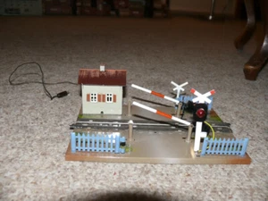 K23 Märklin  458 EM Bahnübergang 18x12 cm Blech - Bild 1 von 4