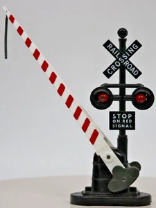 LIONEL 262 CROSSING SIGNAL WITH CROSSBUCK O GAUGE POSTWAR - Picture 1 of 9