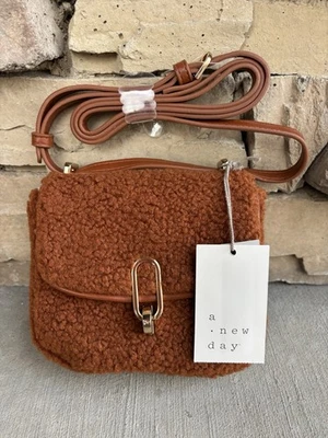 Новый с Ярлыками новый день цель ретро плюшевый коричневый квадратный 5 x 5 «мини через плечо сумочка сумка новый! - Изображение 1 из 3