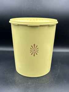 Vintage gelbe Tupperware Servier Deckeldose 8,5 Zoll - Bild 1 von 4