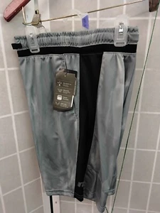 Neu Jungen XXL 18 grau/schwarz Shorts Russell Taschen - Bild 1 von 3