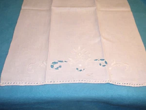 VTG Off White Table Scarf / Runner with Cut Outs at the Ends - Picture 1 of 2