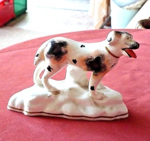 ANTIQUE STAFFORDSHIRE FIGURE OF A DOG 5" base x 3 1/2" H C 1835-1850 - Picture 1 of 7