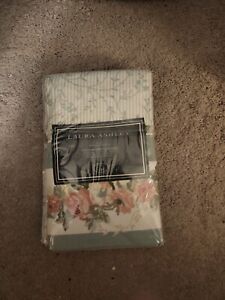 New Laura Ashley Cottage Rose Pillowcases 2 standard 