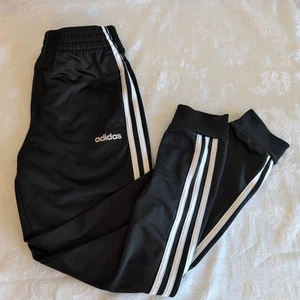 Youth Medium 10/12 Adidas Essential Tapered Cuff Pants Sweatpants Jogger Blk Wht - Picture 1 of 5