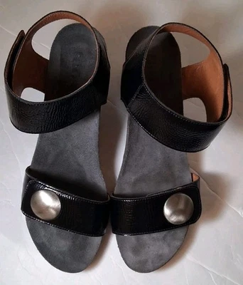 Sandalias de corcho Taos 40 de cuña charol negras y plateadas ajustables cómodas  Foto 1 de 4