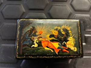 RUSSIAN LACQUERED TRINKET BOX SIGNED Interesting Item Unusual Piece Folk Art 79 - Picture 1 of 6