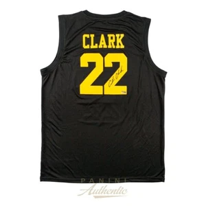 Camiseta deportiva Nike autografiada por Caitlin Clark Iowa Hawkeye totalmente negra 2024 Final Four certificado de autenticidad - Imagen 1 de 5