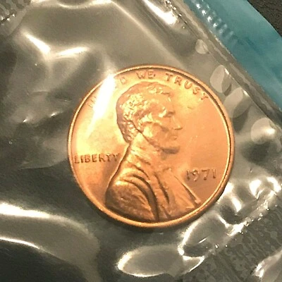 1971 P D S S Lincoln Cent Grading Choice Uncirculated  in Mint Cello + PROOF - Image 1 of 4