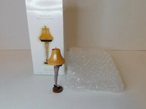 2009 Hallmark What a Lamp Keepsake Ornament A Christmas Story Leg Lamp - Picture 1 of 2