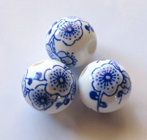 25pcs 12mm Round Porcelain/Ceramic Beads - White / Cobalt Blue Cherry Blossoms - Picture 1 of 4