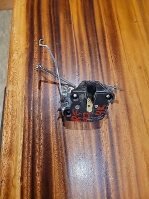 1992 Toyota 4Runner RH Front door latch lock actuator oem P3634b115 - Image 1 of 2