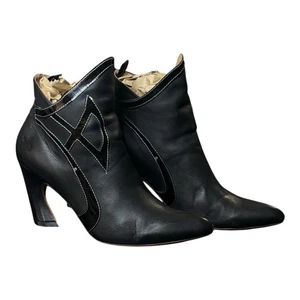 John Fluevog Twist Gogo schwarze Damen-Lederstiefeletten mit Besatz Größe 7 1/2 - Bild 1 von 12