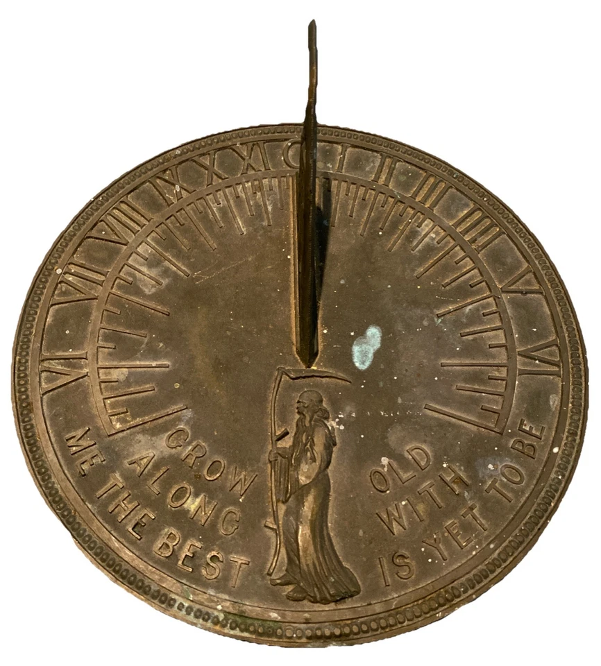 Antiguo reloj de sol Parca de bronce envejece junto conmigo lo mejor está por ser Foto 1 de 4