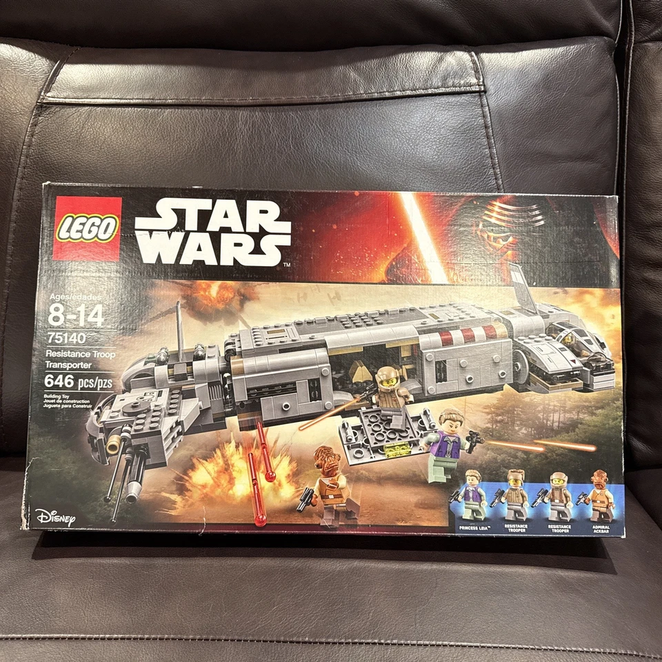LEGO Star Wars: Resistance Troop Transporter (75140) - Image 1 of 4