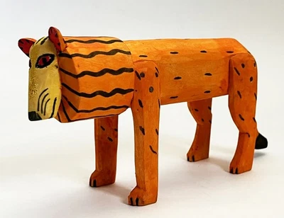 MEXICAN OAXACA CARVED WOOD LION ALEBRIJE MANUEL JIMENEZ RAMIREZ LA UNION STYLE - Image 1 of 4