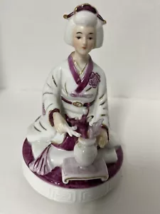 TOYO Japanese Handpainted Porcelain Musical Geisha Figurine 6.5" tall Sitting - Picture 1 of 7