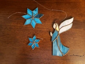 TG GLASMALEREI ENGEL mit 2 BUNTGLASSTERNEN TÜRKIS BLAU & WEISS SONNENFÄNGER - Bild 1 von 7